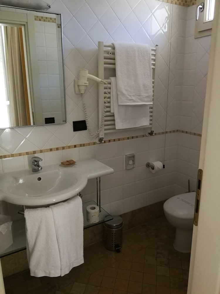 Superior Double or Twin Room - Photo 4