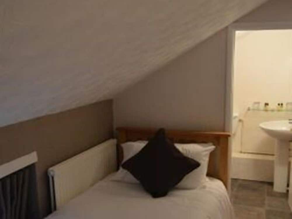 Suite, Ensuite photo 2