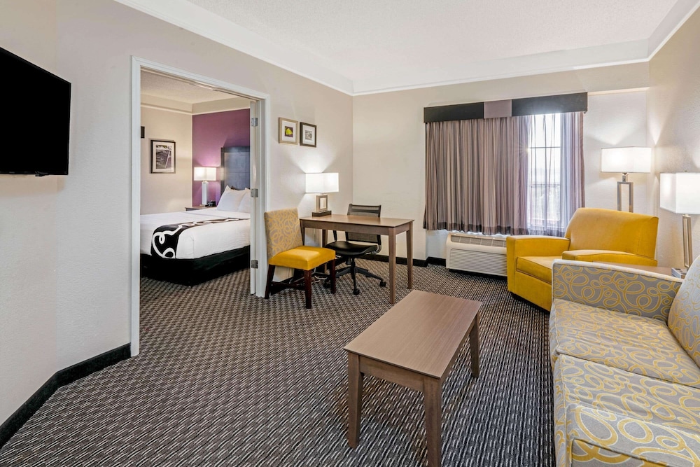 Suite, 1 King Bed, Non Smoking (Water View) photo 3