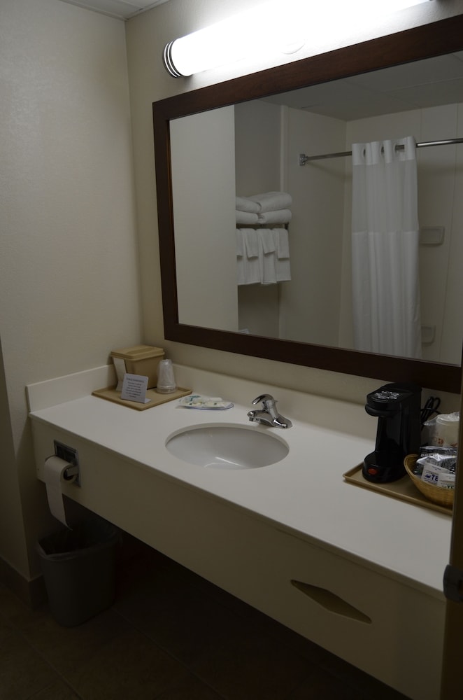 Standard Room, 2 Queen Beds, Non Smoking - Photo 18