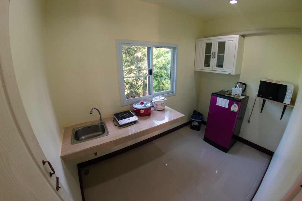 Junior Suite, 1 King Bed, Kitchenette, Garden Area photo 3