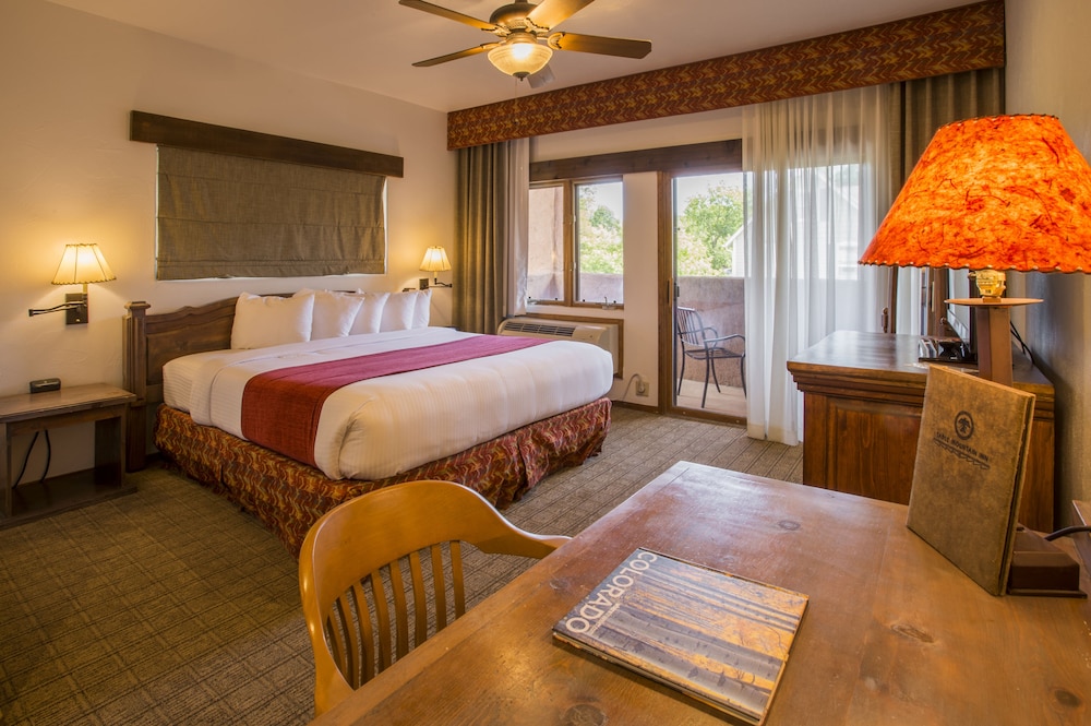 Executive Suite - Photo 1