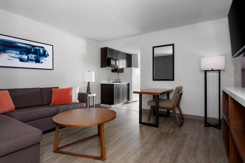 Suite, 1 Bedroom - Photo 3