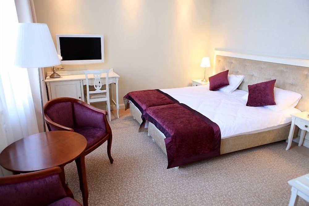 Standard Double or Twin Room, Private Bathroom photo 3