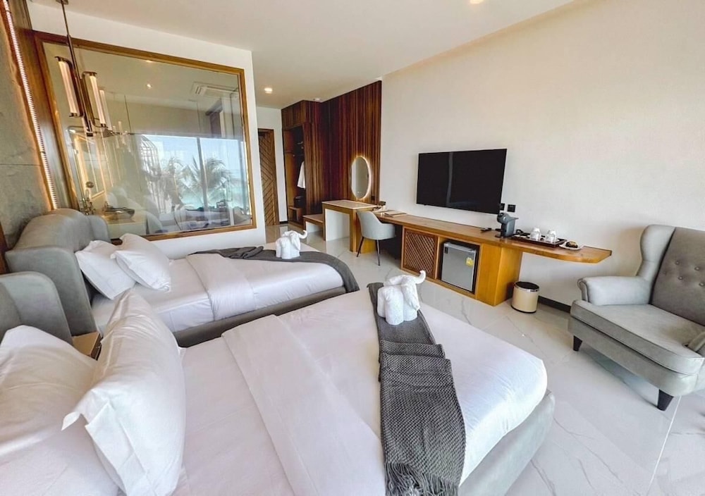 Deluxe Pool Access Twin room - Photo 1