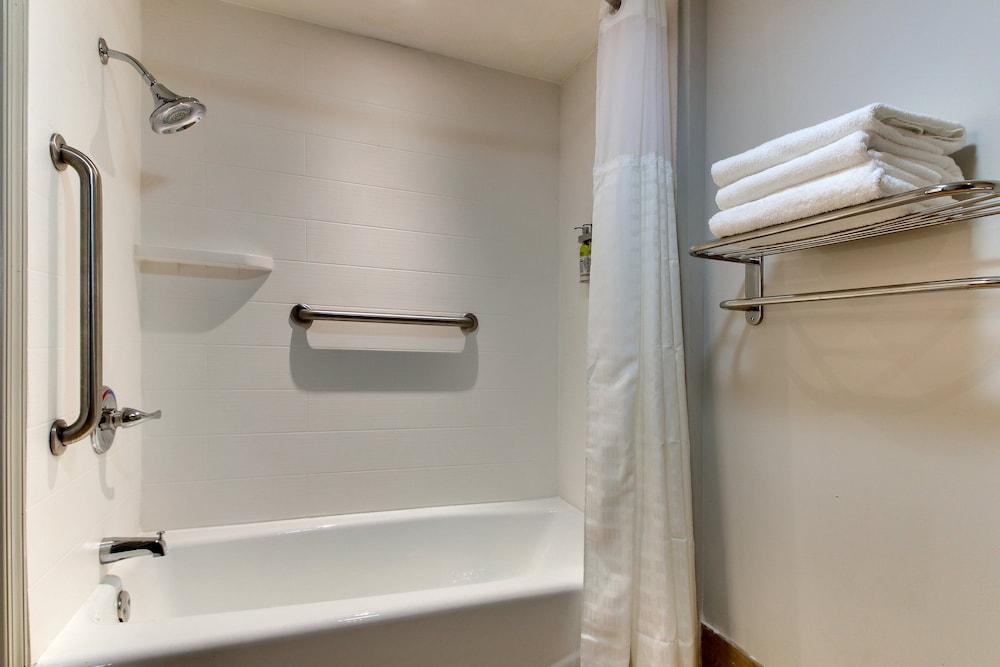 Standard Room, 1 Queen Bed, Accessible (Communications Accessible) - Photo 7