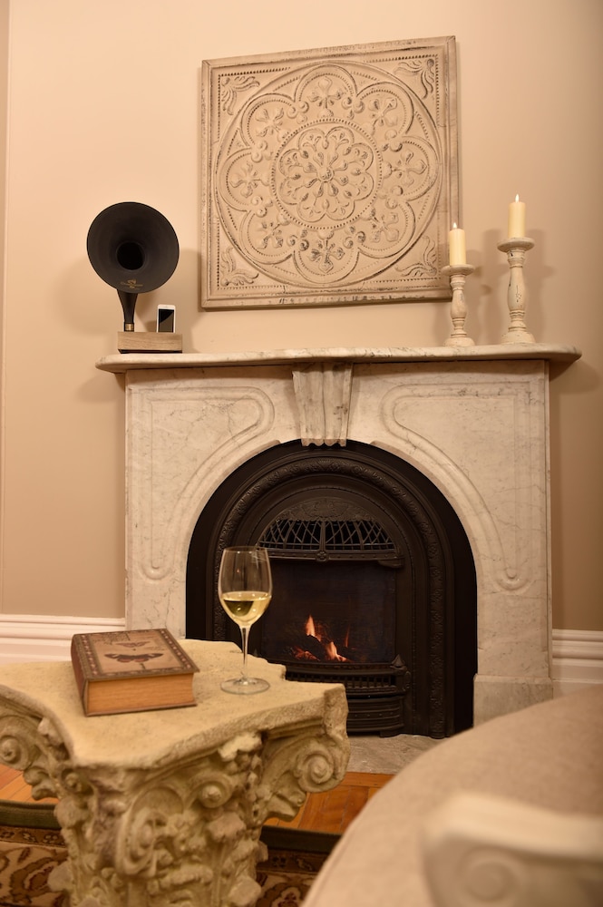 Superior Suite, 1 Queen Bed, Fireplace (#1 - Les Demoiselles) photo 2