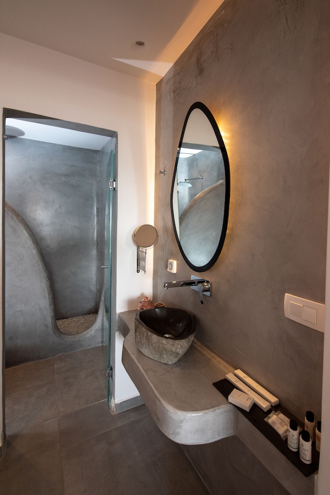 Cliff Suite, Caldera View, Outdoor Hot Tub (for 2) - Photo 15
