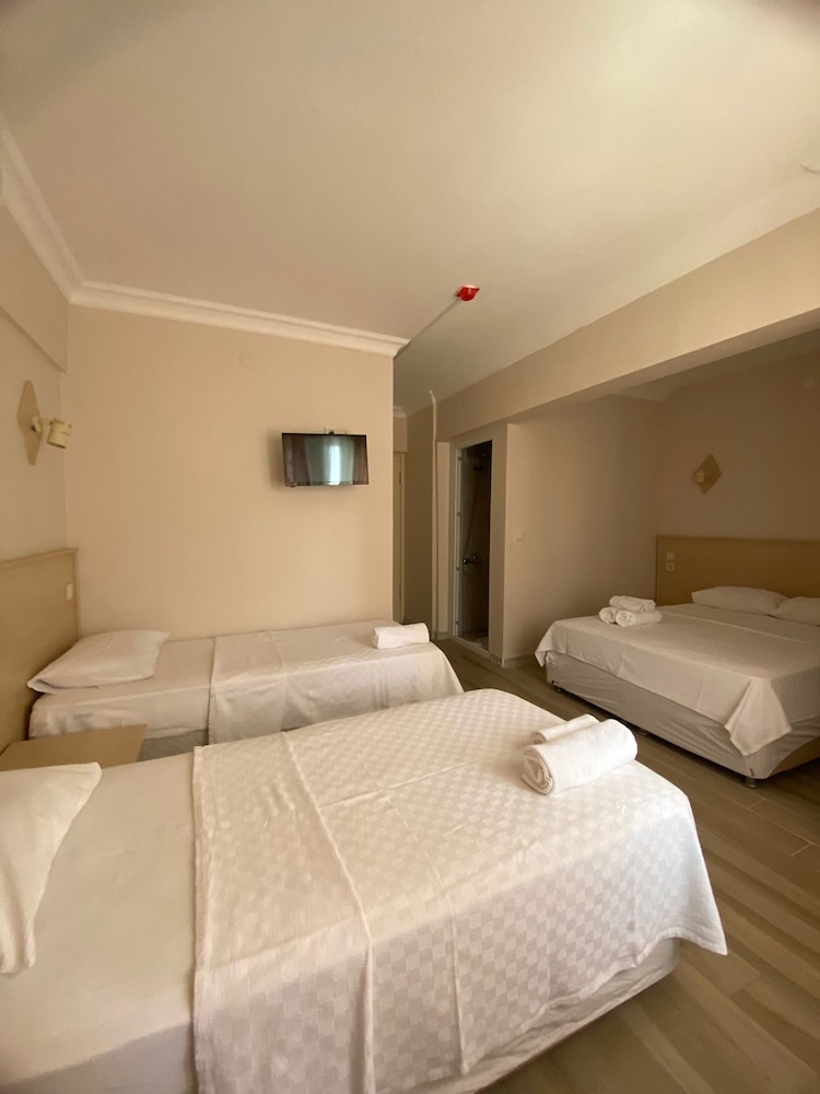 Family Quadruple Room photo 2