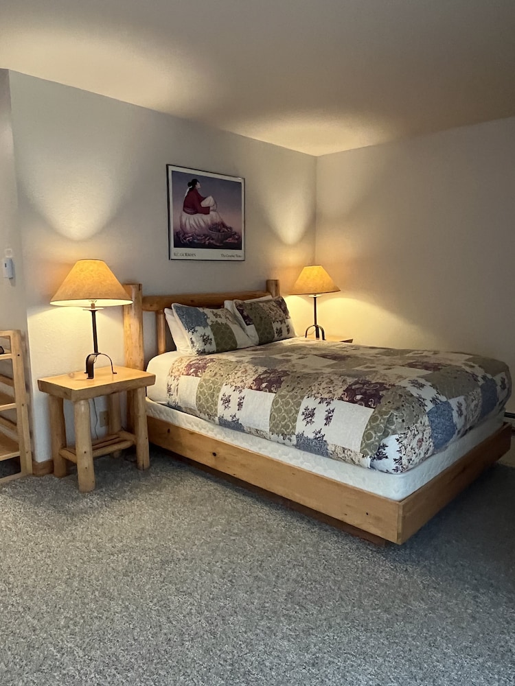 Riverview Queen with Kitchenette photo 3