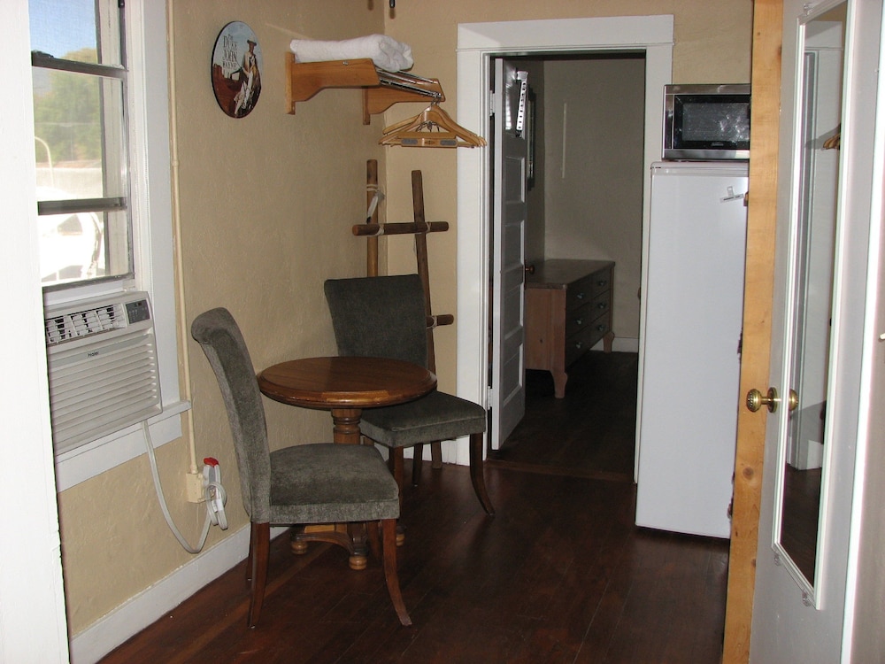 Classic Apartment, 1 Queen Bed, Balcony photo 2