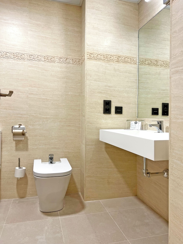 Double or Twin Room - Photo 10
