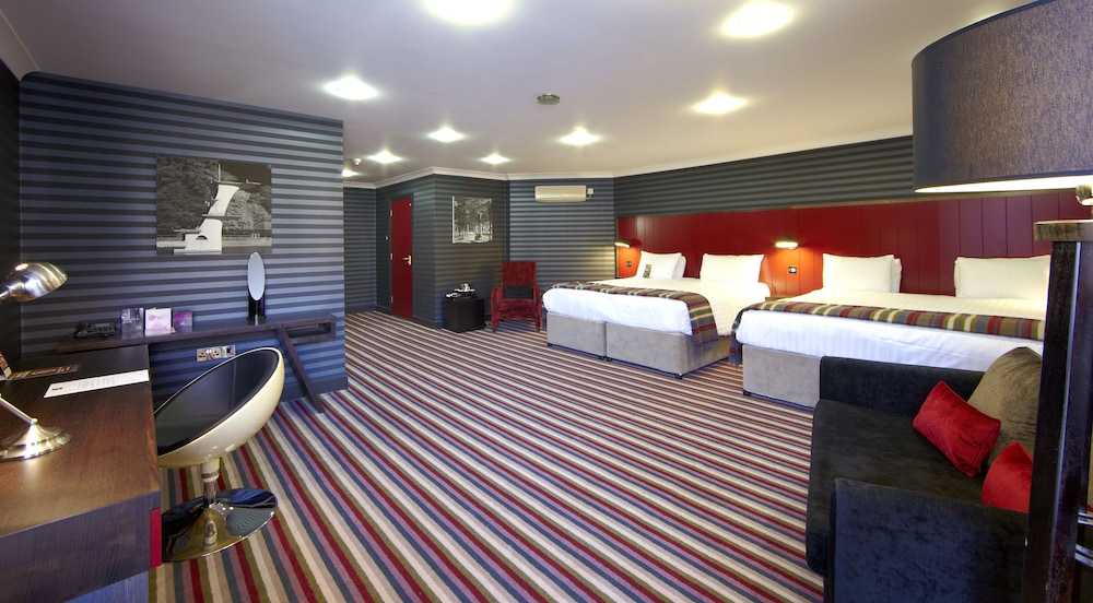 Family Room, 2 Double Beds - Photo 2