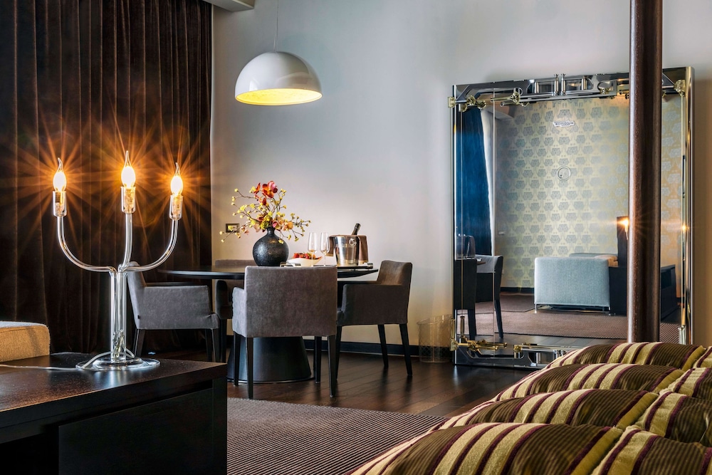 Junior Suite, 1 King Bed (Penthouse;with Sofabed) - Photo 3
