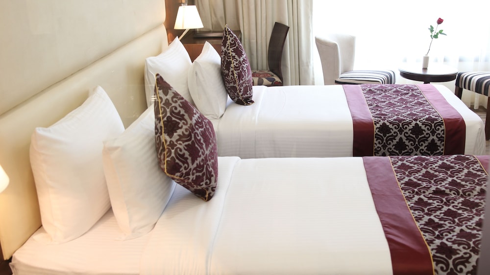 Club Double Room, 1 Queen Bed, Smoking photo 2