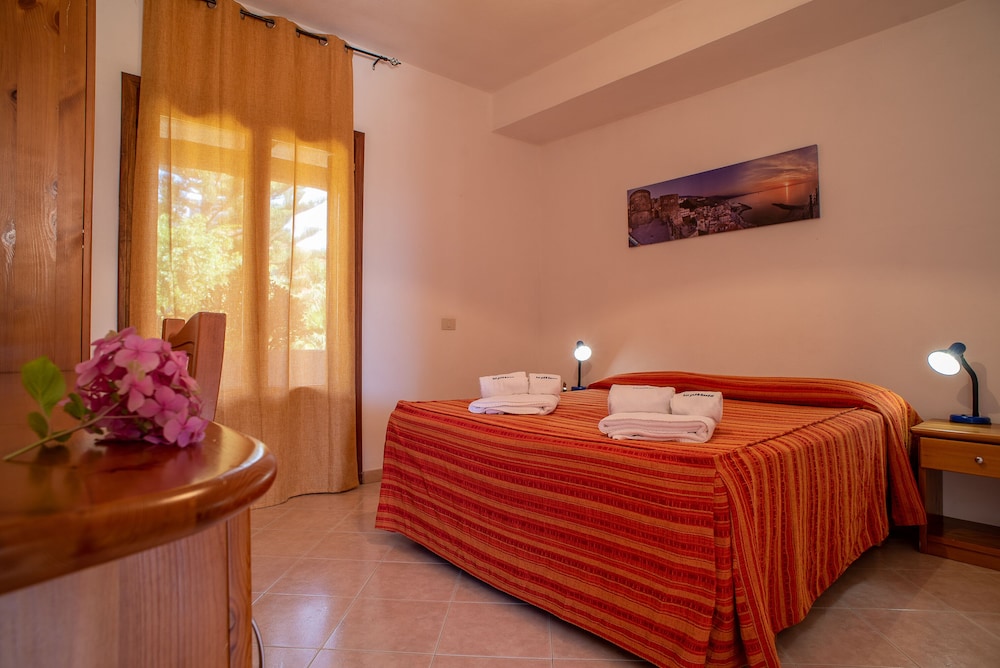 Standard Triple Room, Garden View