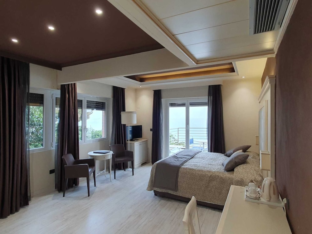 Junior Suite, Balcony, Sea View - Photo 10