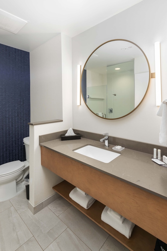 Suite, Multiple Beds (Mobility Accessible, Tub) - Photo 2