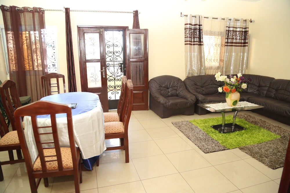 Deluxe Apartment, 3 Bedrooms photo 2