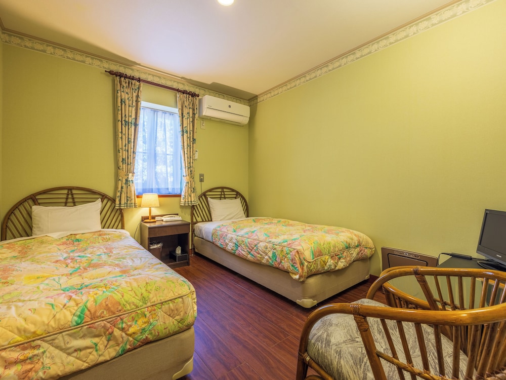 Basic Twin Room photo 1