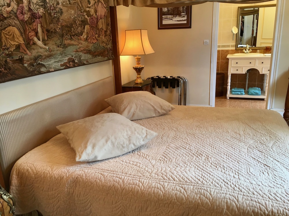 Superior Double or Twin Room, Private Bathroom, Park View (3)
