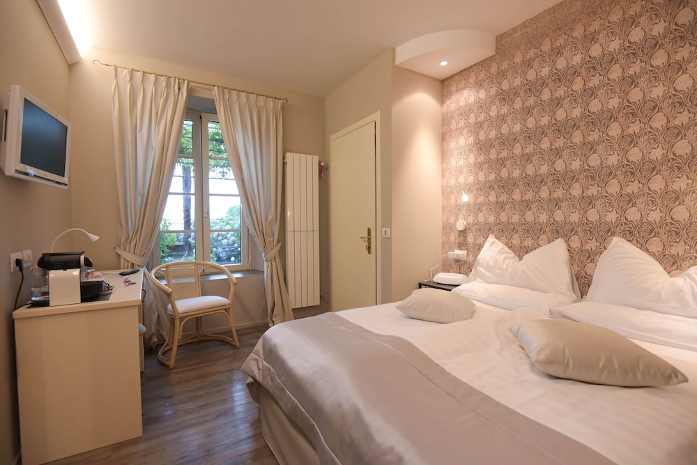 Standard Double Room, Lake View photo 1