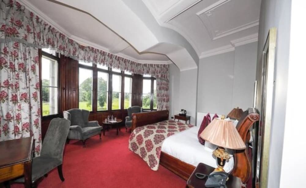 Deluxe Room, 1 Queen Bed, Non Smoking, Garden View photo 2