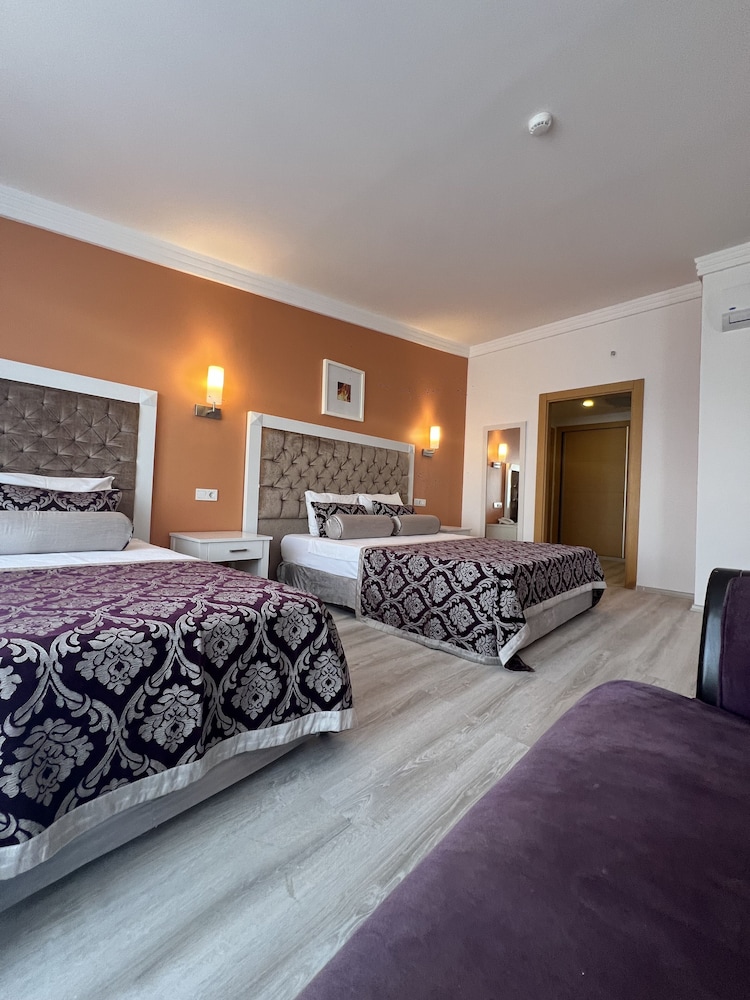 Luxury Room, 1 Queen Bed, Sea View