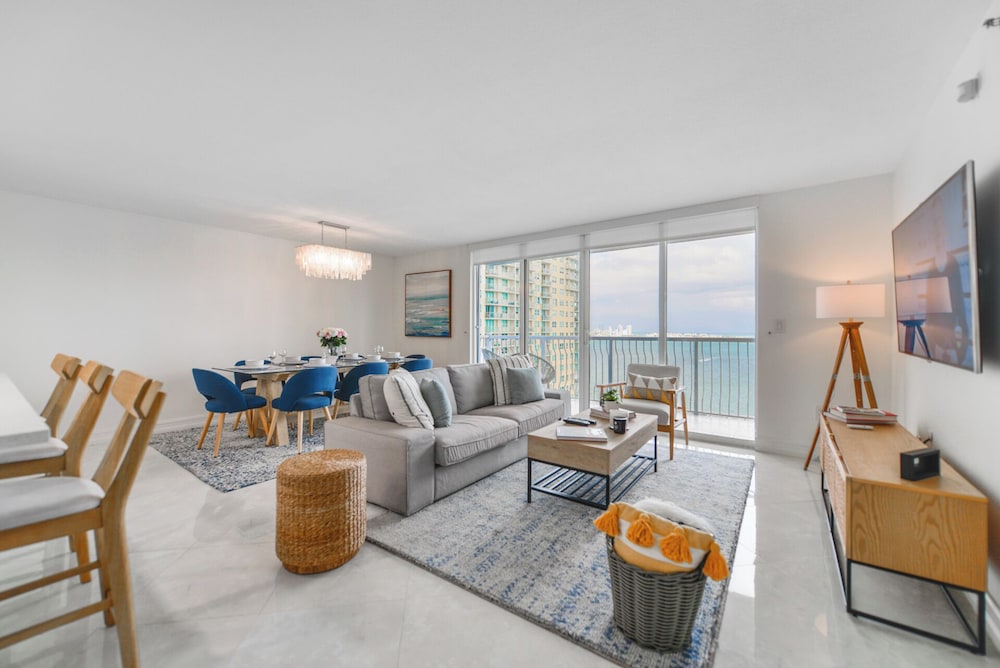 Condo, 2 Bedrooms, Ocean View photo 1