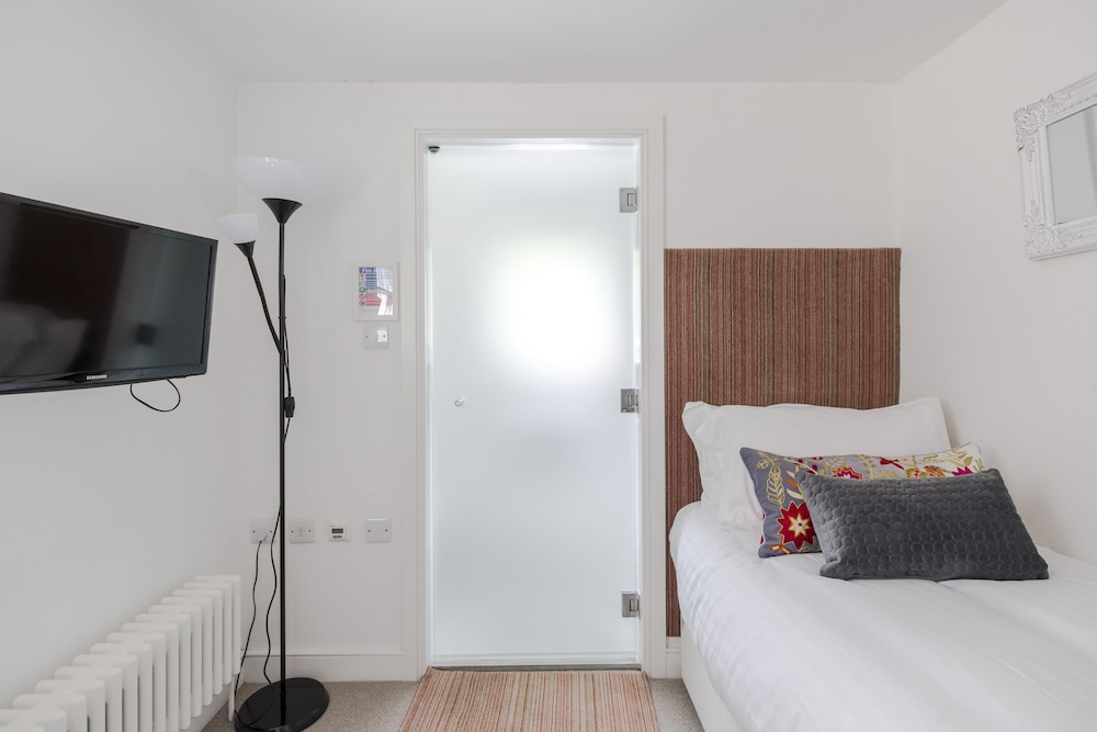 Basic Apartment photo 1
