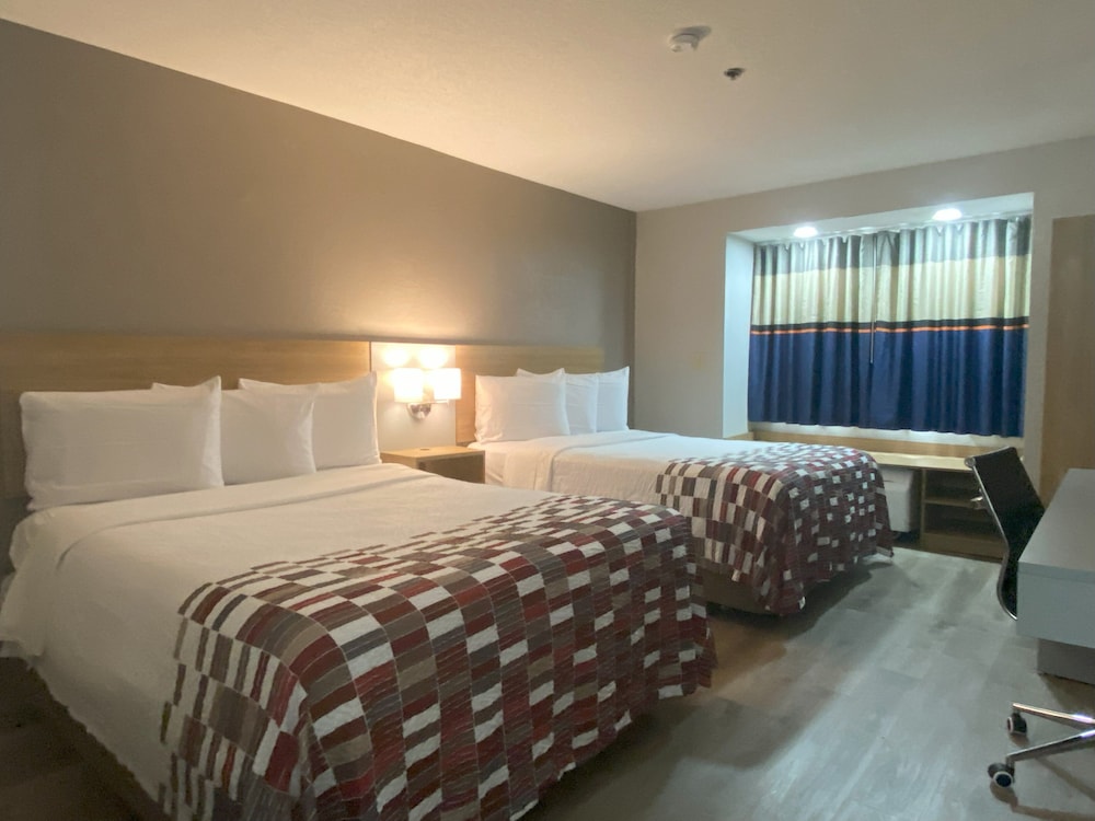 Deluxe Room, 2 Queen Beds, Non Smoking - Photo 3
