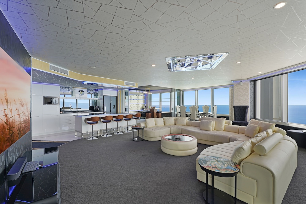 Suite, 3 Bedrooms (Celebrity Suite)