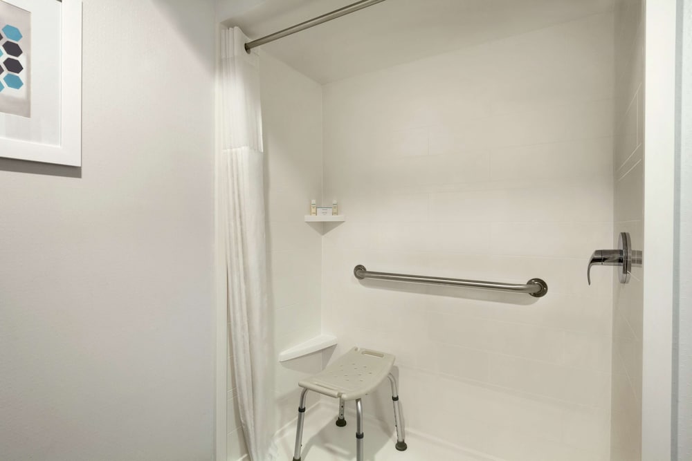 Room, Accessible, Non Smoking - Photo 5