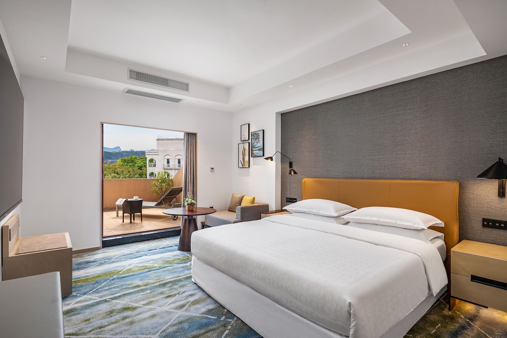Club Suite, 1 Bedroom - Photo 2