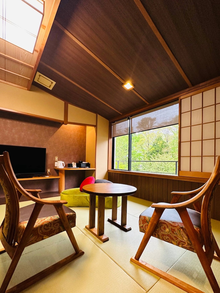 Design Quadruple Room, Non Smoking, Garden View (with toilet/sink/bath, east building) photo 3