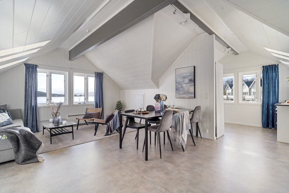 Sea House Family
