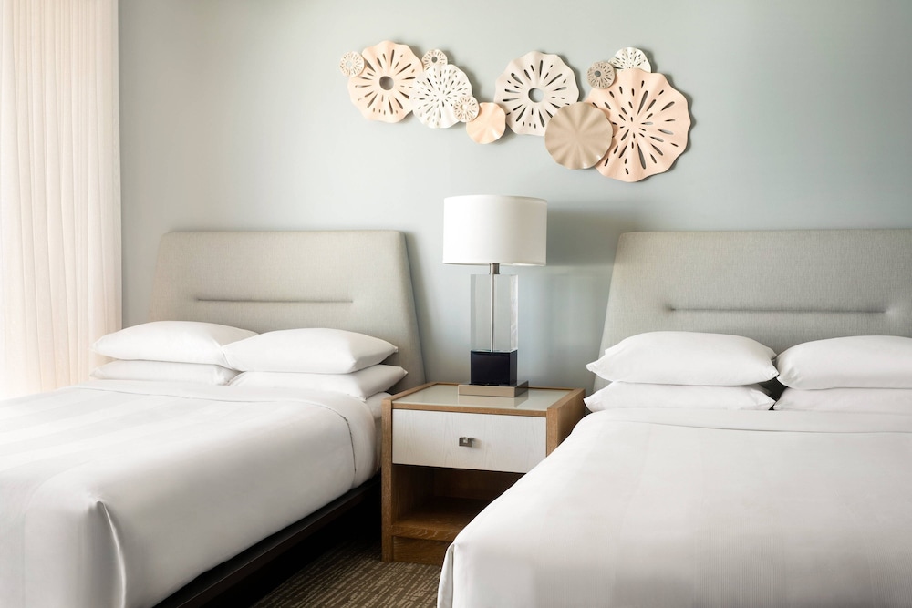 Room, 2 Double Beds, Balcony, City View (Waikiki City View) - Photo 3
