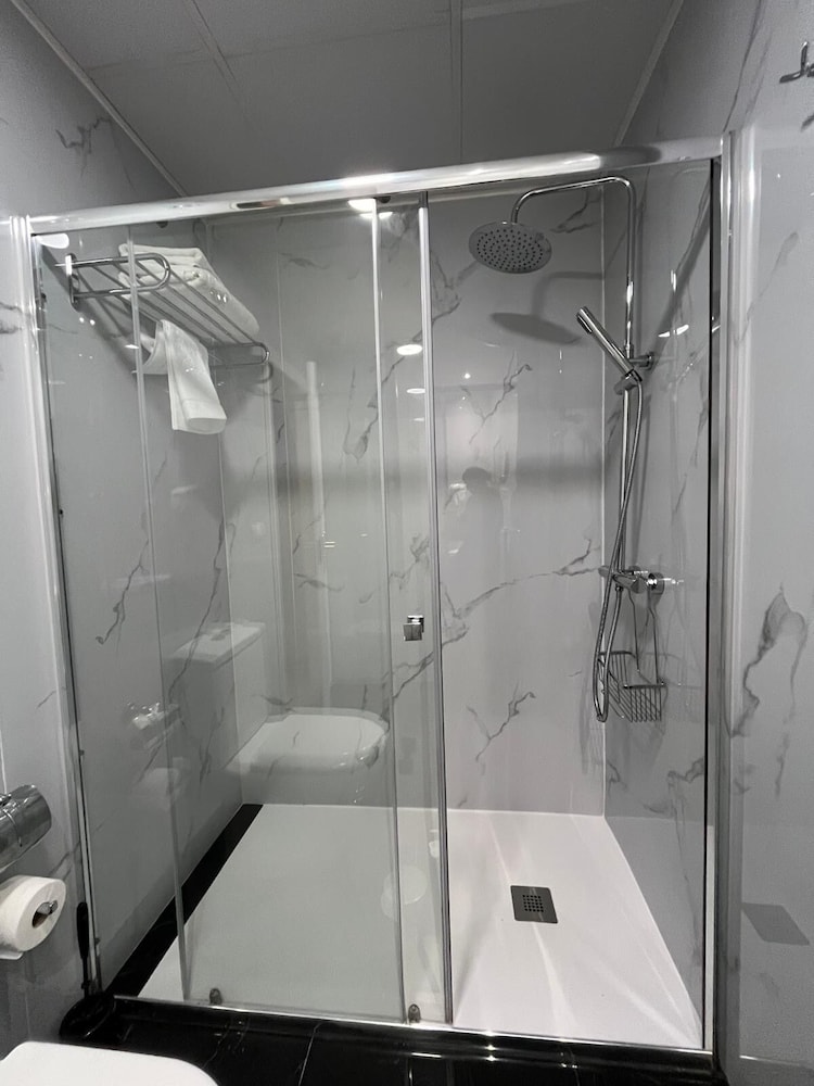 Standard Twin Room - Photo 28