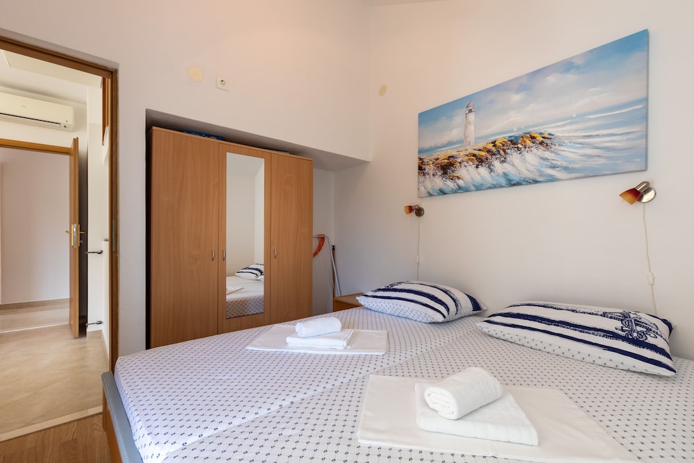 Apartment (Two Bedroom Apartment with Terrace)