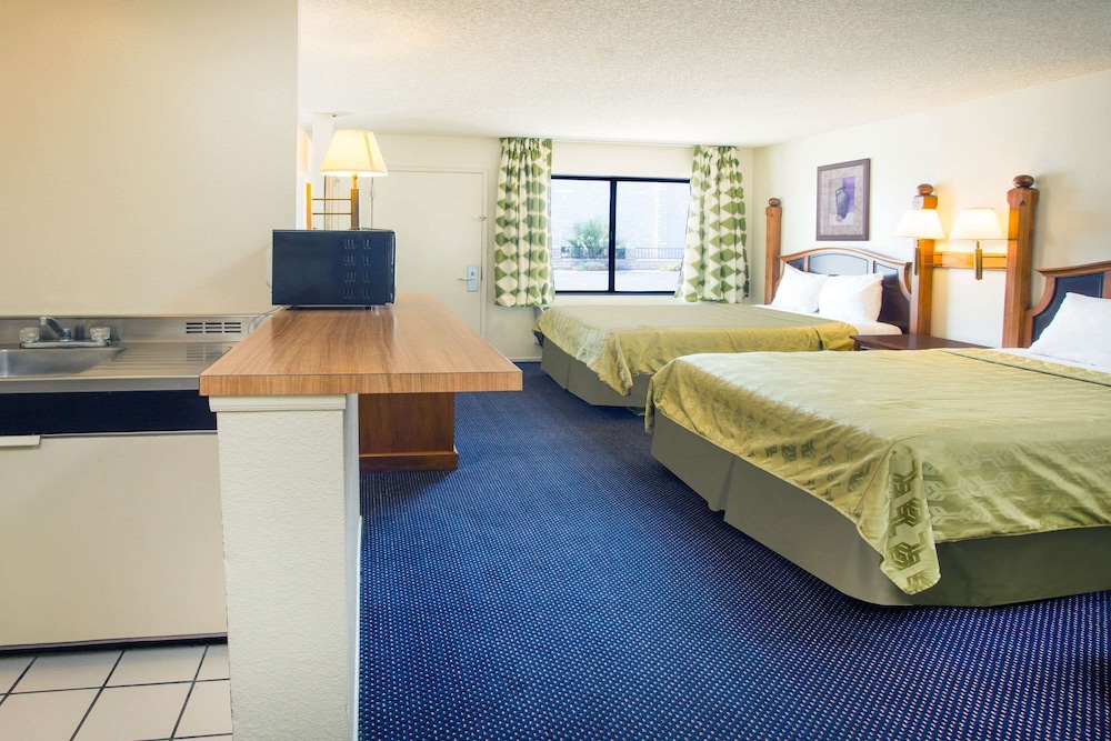 Suite, 2 Queen Beds, Non Smoking, Refrigerator photo 1
