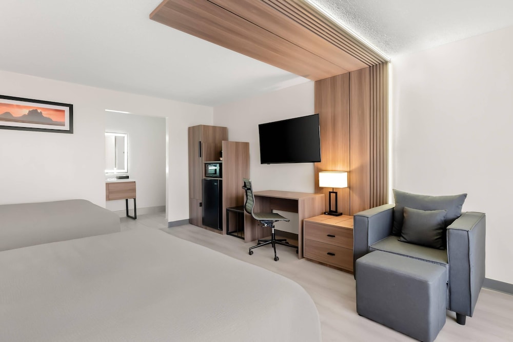 Standard Room, 2 Queen Beds, Non Smoking - Photo 6