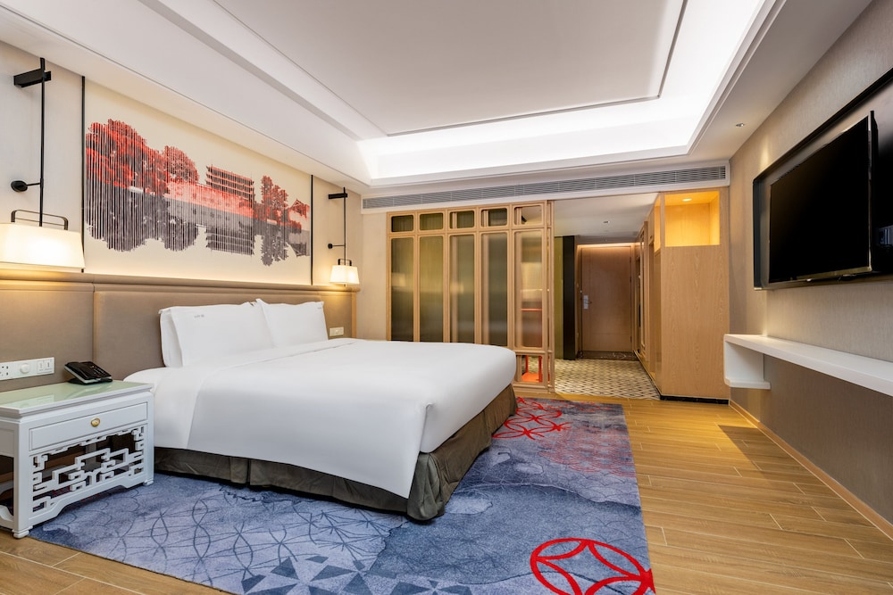 1 King Bed Grand - Photo 1