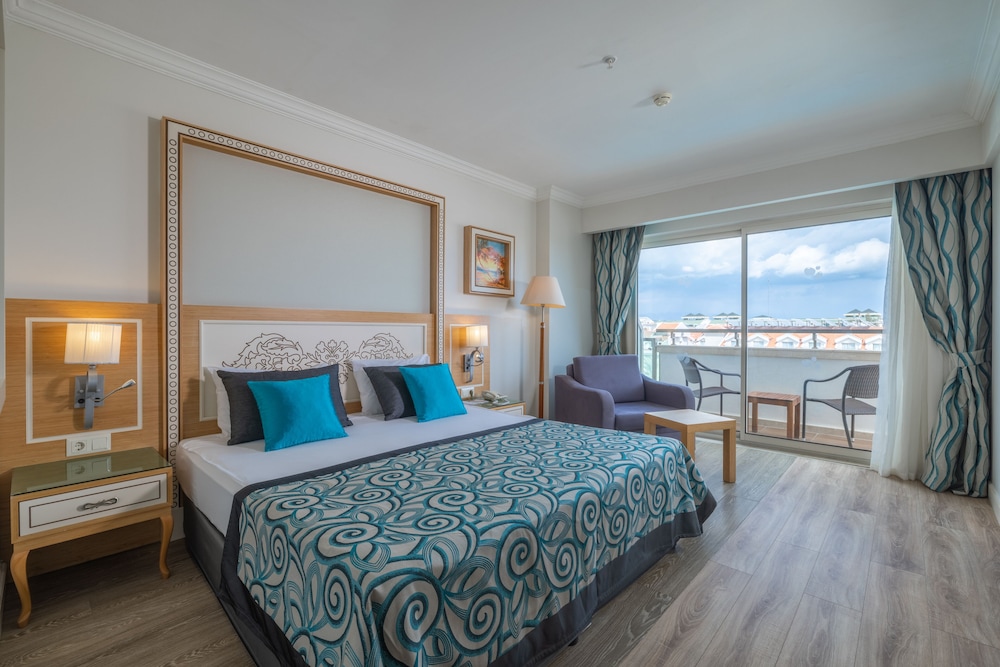 Junior Suite, Partial Sea View photo 1