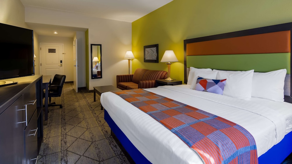 Suite, 1 King Bed, Accessible, Non Smoking (with Sofabed) - Photo 2