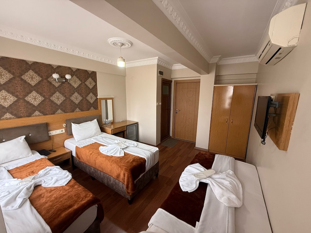 Standard Triple Room, 3 Twin Beds photo 1