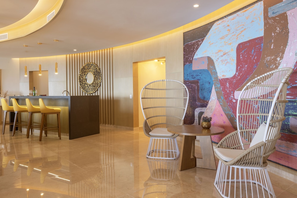 Luxury Chairman Two Bedroom Suite Ocean Front Diamond Club - Photo 13