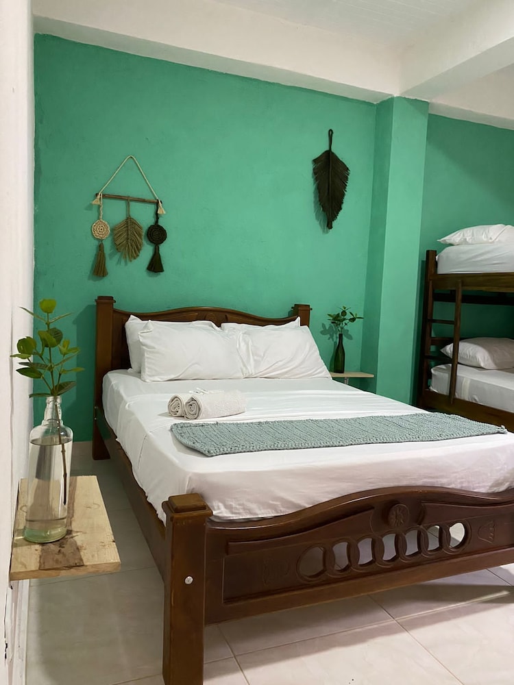 Basic Quadruple Room photo 3