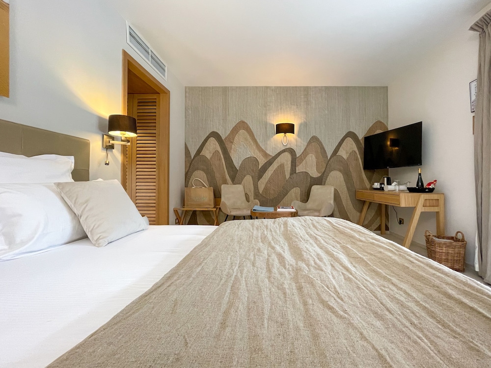 Deluxe Room - Photo 8