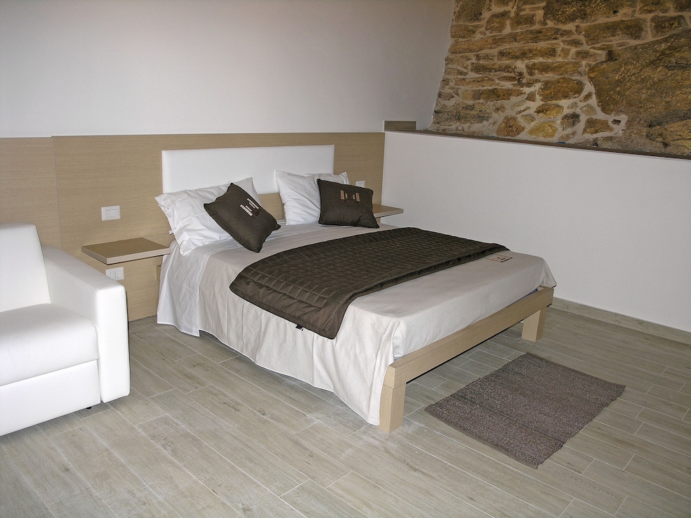 Double Room (Queen)