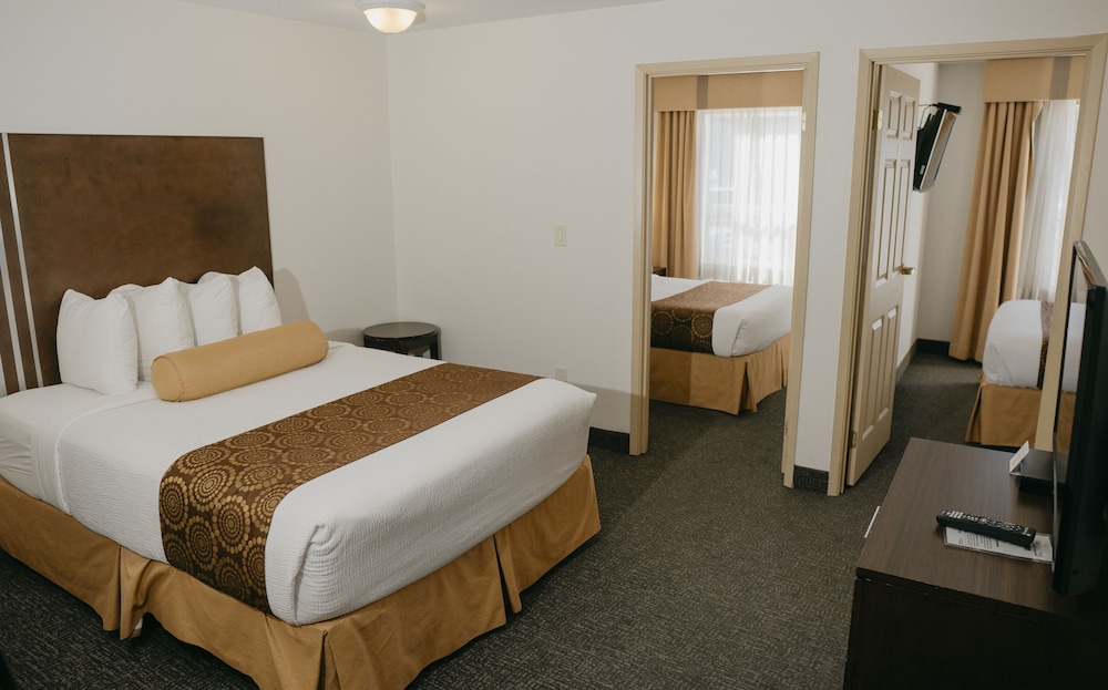 Family Suite, Multiple Beds, Non Smoking photo 1